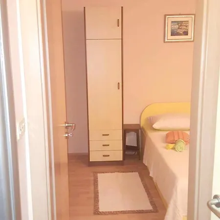 Apartment Krbavska Ulica Apartment *